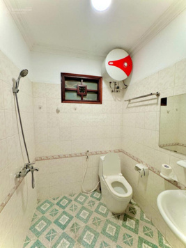 Bán nhà mặt phố Tôn Đức Thắng - 7 tầng thang máy, 3 mặt thoáng, sổ vuông nở hậu, kinh doanh sầm uất