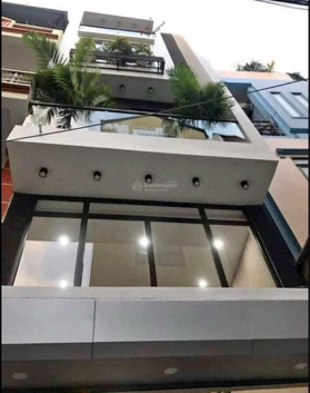 Cho thuê nhà ở Văn Cao - Liễu Giai, DT 100m2 x 5T, MT 5m, đủ nội thất đẹp có gara oto. Giá 25tr/th