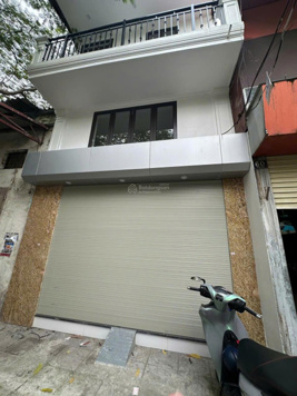 Cho thuê nhà 3 tầng mới ở Lạc Trung, Hai Bà Trưng, ô tô tránh