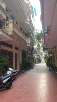Cho thuê nhà phân lô ngõ 376 đường Bưởi, căn góc 4 tầng, 4 phòng ngủ, Pk, bếp, sân thượng 21 triệu