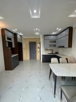Cho thuê nhà ngõ 189 Hoàng Hoa Thám Ba Đình 45m2 x 6 tầng, thông sàn, ô tô vào nhà, thang máy mới