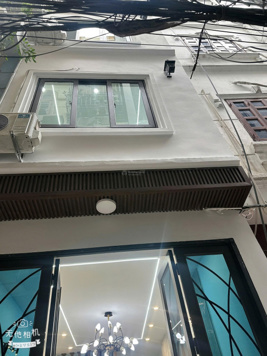 Chủ cần tiền bán gấp nhà Hoàng Mai 35m2 - 5 tầng - giá nhỉnh 6 tỷ. Sẵn sổ - full tiện ích - ở luôn