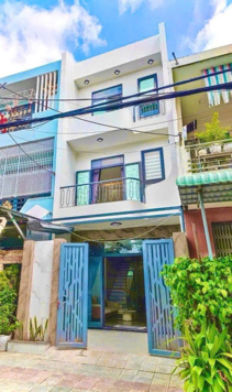 Bán nhà 3 tầng mặt tiền đường Giáp Văn Cương, sát biển, gần trường cấp 1,2,3 tiện Kinh doanh