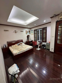 Mặt phố kinh doanh sầm uất, bán đất tặng nhà, đầu tư CCMN, Đền Lừ 150 m2, MT 5,5m giá 24 tỷ