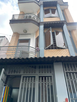 Cho thuê nguyên căn hẻm kinh doanh ngay ĐH Công Thương Lê Trọng Tấn. Ngang 5.5m 3 tầng