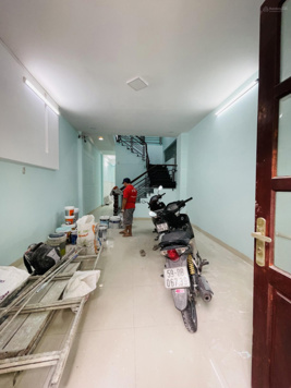 Cho thuê nhà hẻm 7m Tân Hương, Tân Phú: 4x16m 1 trệt 2 lầu có sân thượng 3PN 2WC nhà đẹp