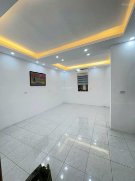 Bán căn tập thể Mai Dịch 75m2 3 ngủ với 2 mặt thoáng giá 2.7 tỷ