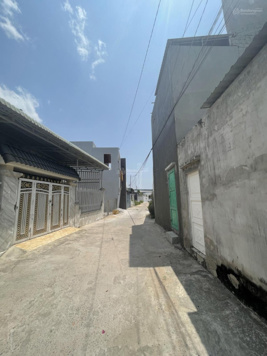 Kẹt tiền bán nhanh nhà mái thái mới xây hẻm xe hơi cách QL1A 150m giá 3.2 tỷ