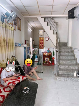 Bán gấp nhà MT kinh doanh Nguyễn Văn Tuôi rộng 20m, TT Bến Lức, DT 4x20,6m, nhà 1trệt 1lầu, SHR