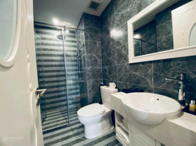 Bán căn hộ 2N 2WC 78m2 hướng mát full nội thất giá 3,95 tỷ tại chung cư cao cấp Eco City Việt Hưng
