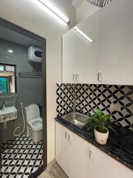 Cần bán căn chung cư mini dòng tiền. DT 92m2 6T MT 5,2m. 28 phòng đang cho thuê. Sổ đỏ đẹp