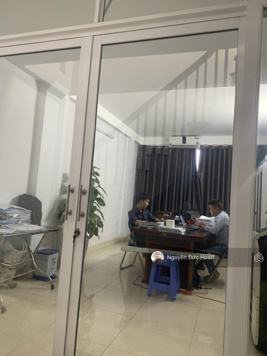 Hiếm, đường 8m, ô tô tránh, vỉa hè, khu vực dân trí cao, 2 thoáng vĩnh viễn, bán 45m2 đất tặng nhà