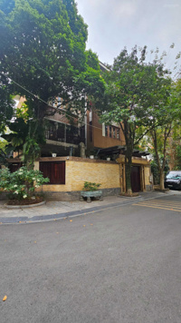 Bán biệt thự Trần Kim Xuyến, căn lô góc 2 mặt tiền 200m2, mặt tiền 26m, giá 90 tỷ. LH: 0847 776 655