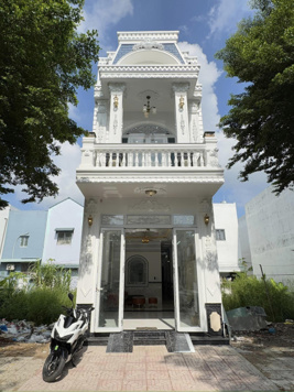 Nhà trệt lầu tuyệt đẹp và sang trọng 3 phòng ngủ hướng Đông Nam gần BV Nhi, SIS, ĐH FPT Cần Thơ