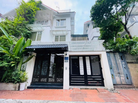 Bán biệt thự liền kề Cầu Giấy, 153m2, mặt tiền 10m, không gian yên tĩnh, an ninh tốt, giá hợp lý