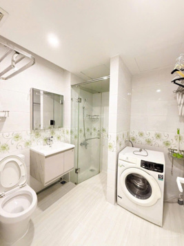 Chính chủ cần bán gấp căn hộ Sunrisecity, 2PN, 2WC, 76,6m2, hướng Đông, sổ hồng công chứng ngay