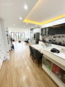 Nhà mặt phố Kim Quan, Long Biên, lô góc 2 mặt tiền, ô tô tránh, kinh doanh đỉnh