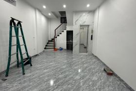 Bán nhà Trần Quốc Hoàn, phân lô, ô tô tránh, 2 mặt thoáng, kinh doanh, dân xây, sát phố, 50m2 18 tỷ