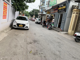 Bán lô đất 55m2 ngõ 204 đường Cổ Linh - Làng Nha đối diện Aeon ngõ oto vào ba mặt thoáng. Giá 6,7tỷ