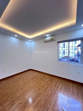 Bán nhà phố Vũ Tông Phan - ngõ thông kinh doanh - ô tô vào - 97m2 - 5T - lô góc - giá chào 15.1tỷ