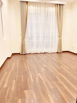 Bán nhà Bát Khối, 45m2, 5 tầng, oto vào nhà, giá đầu tư, 6 tỷ 2
