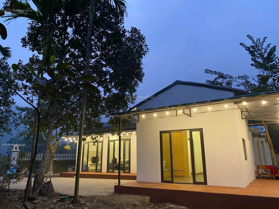 Chuyển nhượng khuôn viên nhà vườn 800m2 view núi cực đẹp tại Cao Dương Lương Sơn Hoà Bình giá 3.Xtỷ