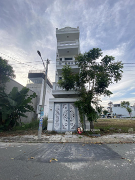 Nhà 1 trệt 2 lầu SHR hoàn công giá 2tỷ8 rẻ quá rẻ. NT