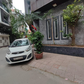 Chính chủ bán căn phân lô 125m2 3x tỷ MT 6,5m Cầu Giấy sân để 2 ô tô 7 chỗ LH 0975 888 847