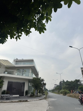 Chính chủ cần bán nhà MT đường số 11 KDC 135 trung tâm TT Bến Lức