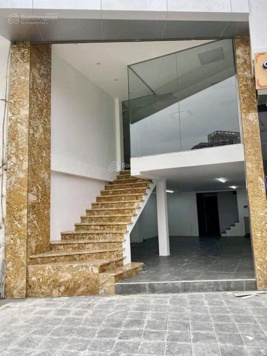 Bán nhà mặt phố Hồ Tùng Mậu văn phòng kinh doanh đỉnh vỉa hè đá bóng 71m2 x 7T 5.1m MT giá 34 tỷ
