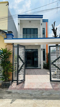 Nhà bán mặt tiền chợ Gò Đen, bán giảm 100tr, sổ hồng riêng