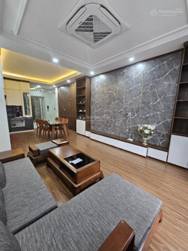 Phố Nguyễn Sơn nhà 6T thang máy ô tô đỗ cửa - đối diện công viên - gần hồ điều hoà - đất vượng lộc