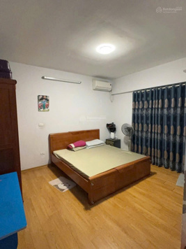 Bán căn hộ chung cư 126m2 khu đô thị Việt Hưng, căn hộ 3 PN tầng cao thoáng mát