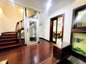 Bán nhà mặt phố tại quận Tây Hồ, DT 100m2, mặt tiền 5,8 m