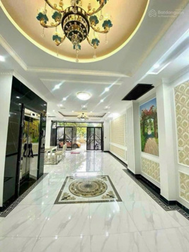 Nhà đẹp 7 tầng thang máy Ngọc Lâm, ngõ thông oto tránh, DT 36m2, MT 4.5m, vị trí đắc địa, 10 tỷ 2