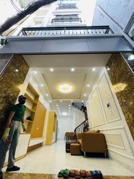 Cơ Hội Vàng Đống Đa - Bán Nhà 5 Tầng Kiên Cố, Vừa Ở Vừa Cho Thuê, Gần Hồ Văn Chương - Nhỉnh 6.5 Tỷ!