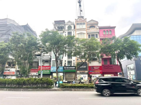 Giảm 1.5 tỷ, bán nhà mặt phố Nguyễn Văn Cừ, giá tốt nhất thị trường, 8 tầng thang máy, DT 100m2