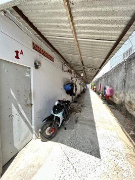 Cần bán gấp dãy nhà trọ 11PN, 227m2. Cách QL1A 100m. Còn thương lượng