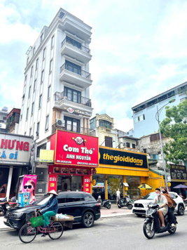 Đẹp nhất khuôn tiền mặt phố Ngọc Lâm, 7 tầng thang máy, DT 70m2 - 2x tỷ