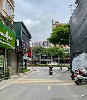 Mặt phố Hoàng Như Tiếp, mặt tiền khủng 9.5m đối diện trường học, DT 195m2