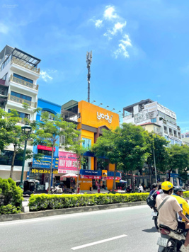 Giảm 5 tỷ, giá rẻ nhất mặt phố Nguyễn Văn Cừ, mặt tiền hiếm 8.8m - xây toà văn phòng DT 360m2