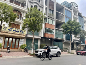 Đẹp nhất mặt phố Lâm Hạ, 6 tầng thang máy, view hồ, dòng tiền, DT 120m2 - MT 5m