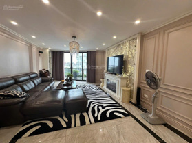 Cần bán mặt phố vip Long Biên 121m x 8 tầng - gara, vỉa hè, thang máy, nội thất luxury