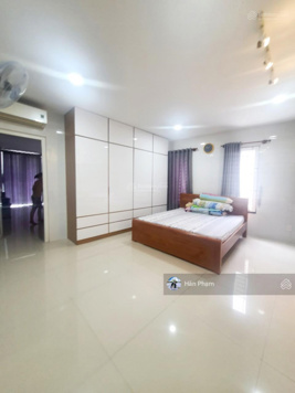 Định cư nước ngoài cần bán gấp nhà hẻm xe hơi đường Trần Hưng Đạo quận 1 ngang 4x17m 3 lầu