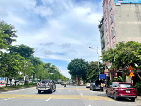Hoa hậu mặt phố Cổ Linh, MT quyền lực 7m, đoạn đẹp nhất, kinh doanh sầm uất, DT 110m2