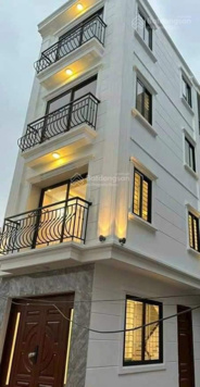 Căn góc 5 tầng - ngõ trước nhà ô tô tránh xe máy thoải mái - cạnh Học Viện Chính Sách