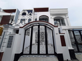 Bán nhà mặt tiền đường Đồng Tâm khu công nghiệp Cầu Tràm full nội thất như hình. LH: 0776 790 372