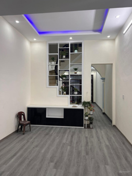 Bán nhà 2 tầng phố Bà Triệu. Nhà mới làm nội thất mới tinh