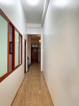 Cần bán gấp nhà 3 tầng đường 17,5m ngõ phố Hoàng Quốc Việt chỉ 4,98 tỷ