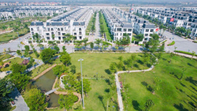 Chuyển nhượng cặp biệt thự song lập HUD Mê Linh, đường lớn đối diện là công viên và chung cư